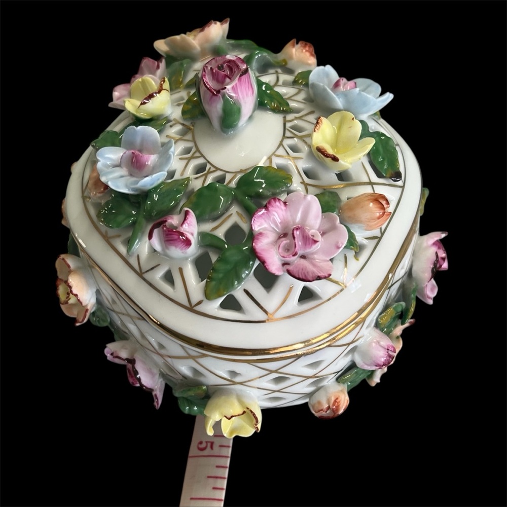 Vintage KPM Porcelain Lattice Flower Trinket Box Gold Trim - Picture 8 of 9